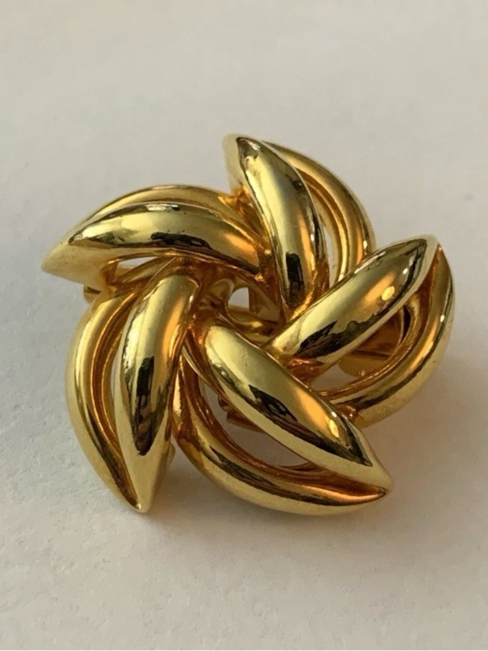 Vintage Gold Tone Abstract Geometric Swirl Brooch Pin 1" MCM
